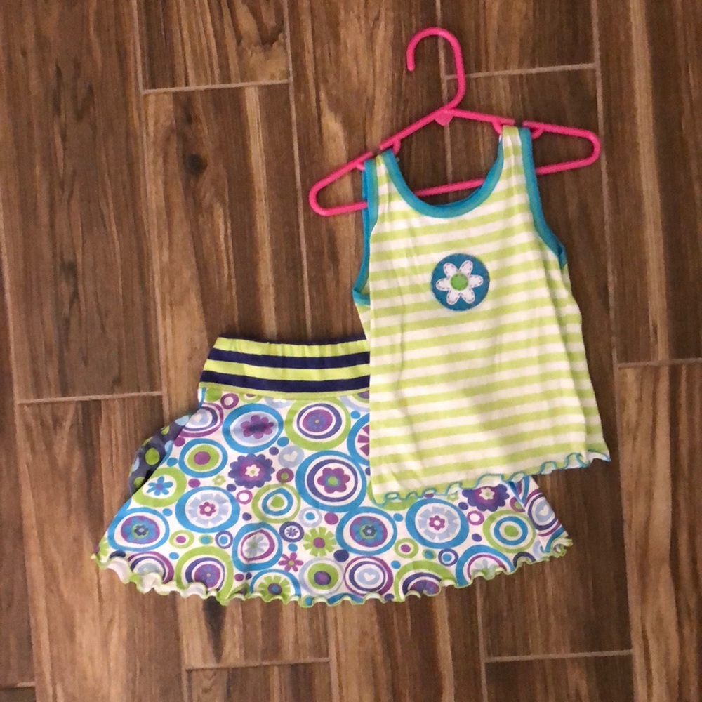 MIS TEE V-US OUTIFIT